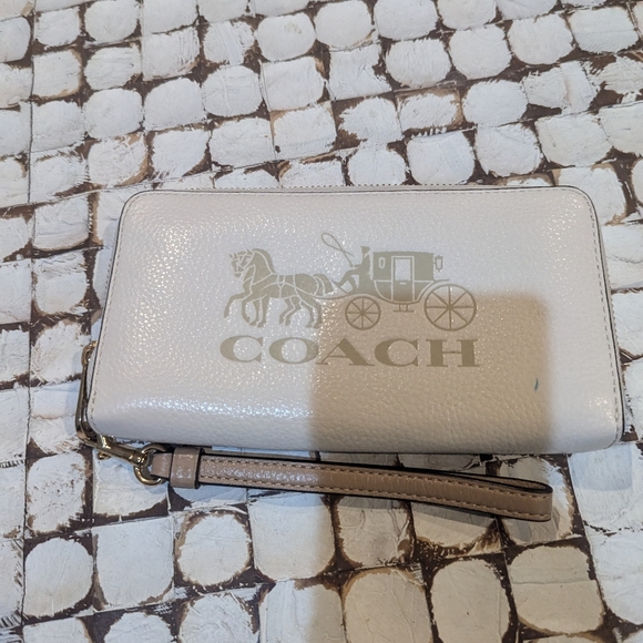 COACH wallet with removable Wristlet strap - Picture 7 of 8